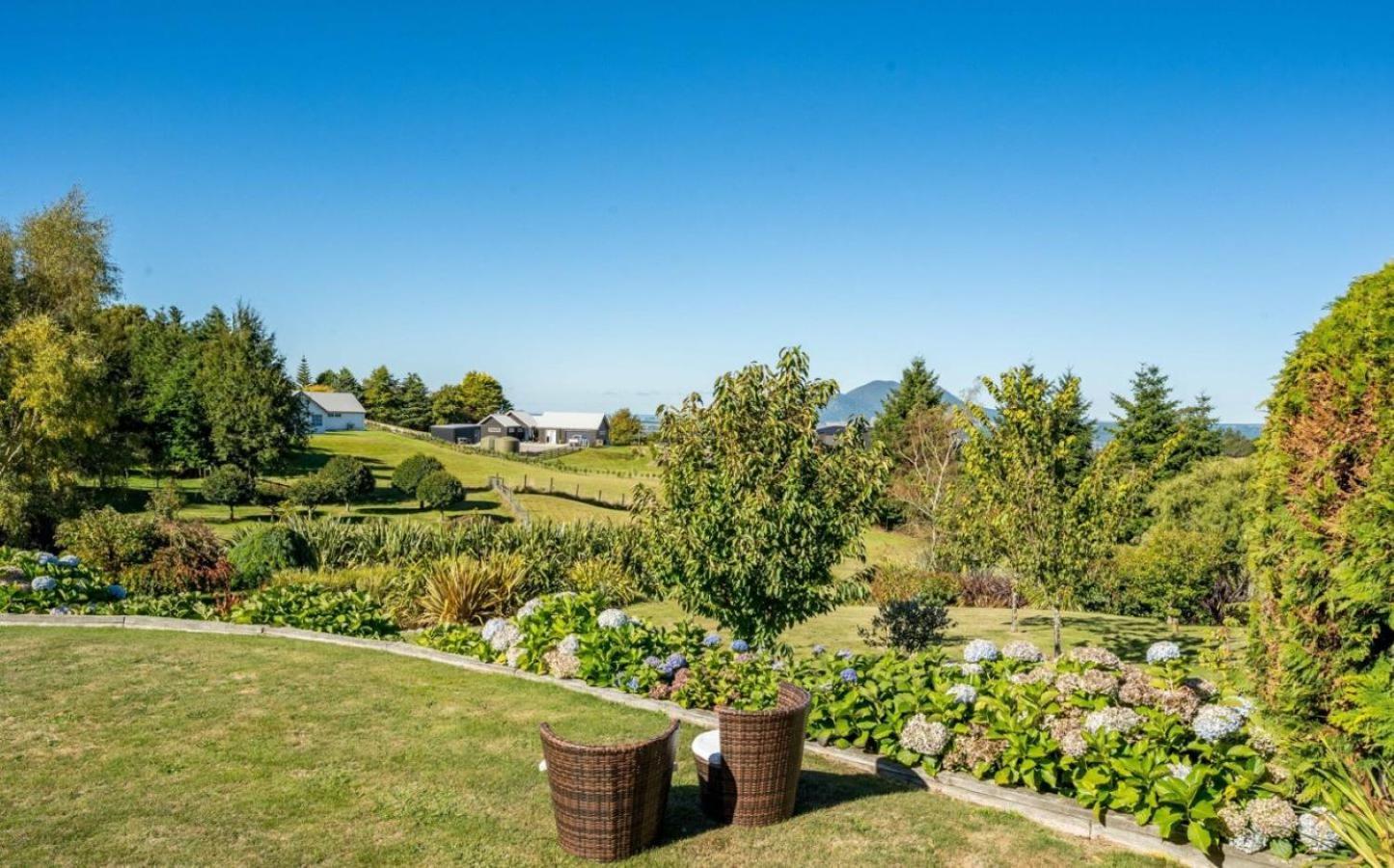 Mountviews Lodge Taupo Ngoại thất bức ảnh