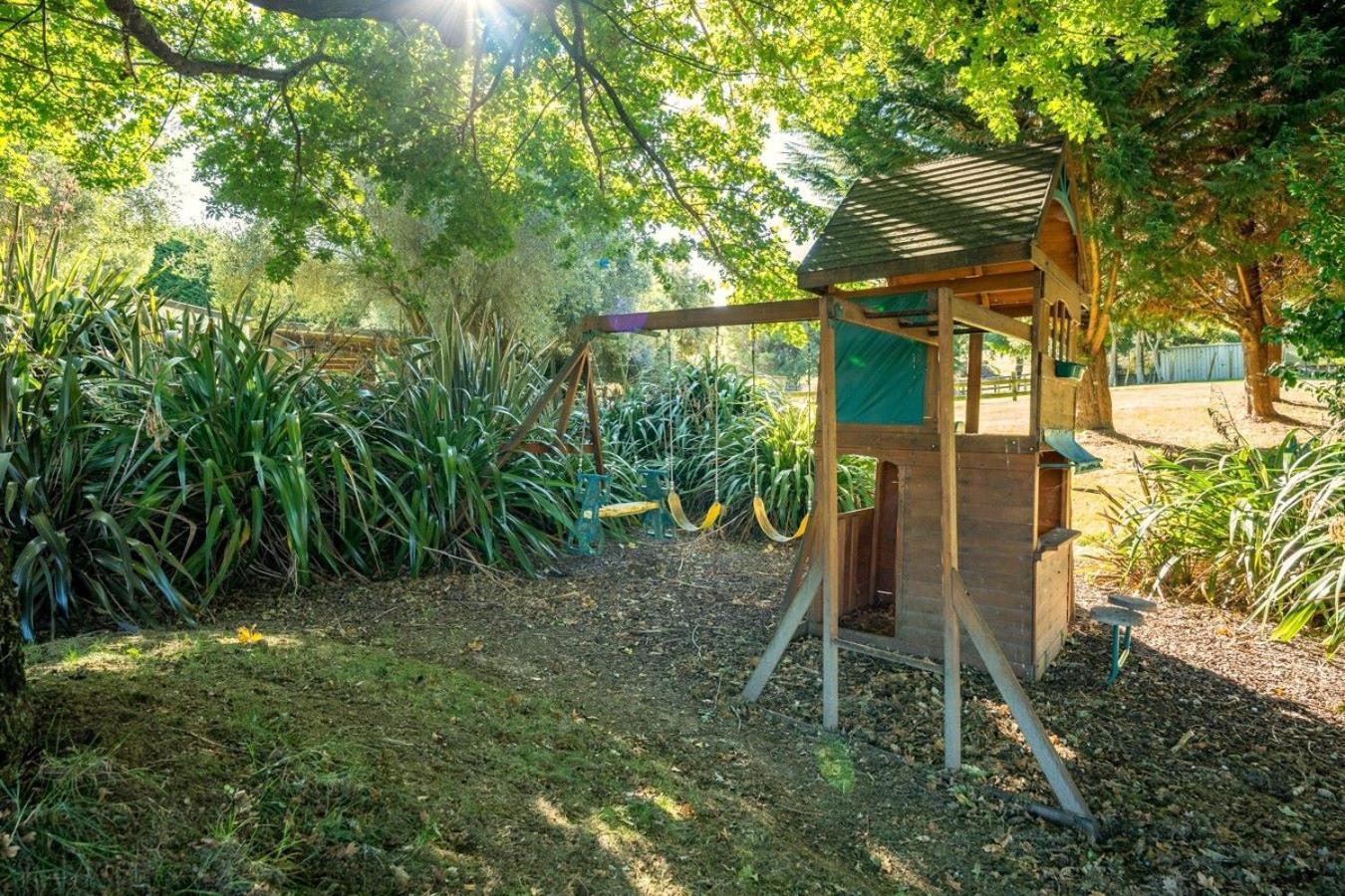 Mountviews Lodge Taupo Ngoại thất bức ảnh