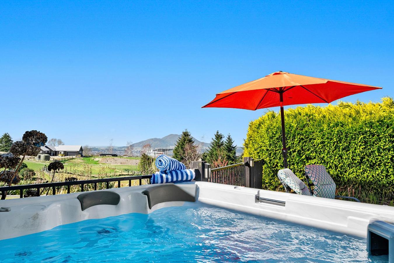 Mountviews Lodge Taupo Ngoại thất bức ảnh