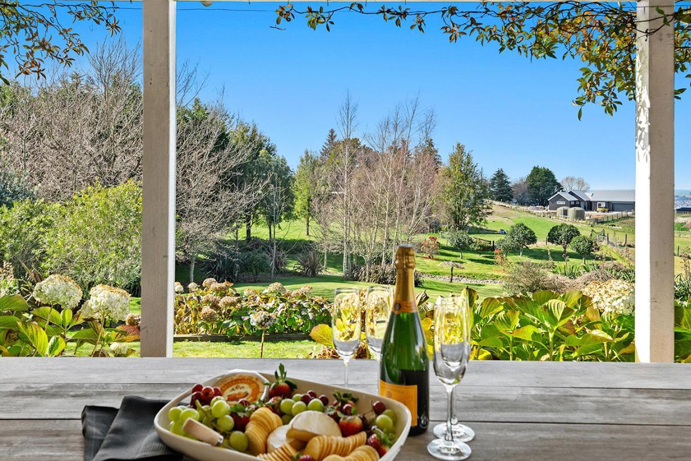 Mountviews Lodge Taupo Ngoại thất bức ảnh