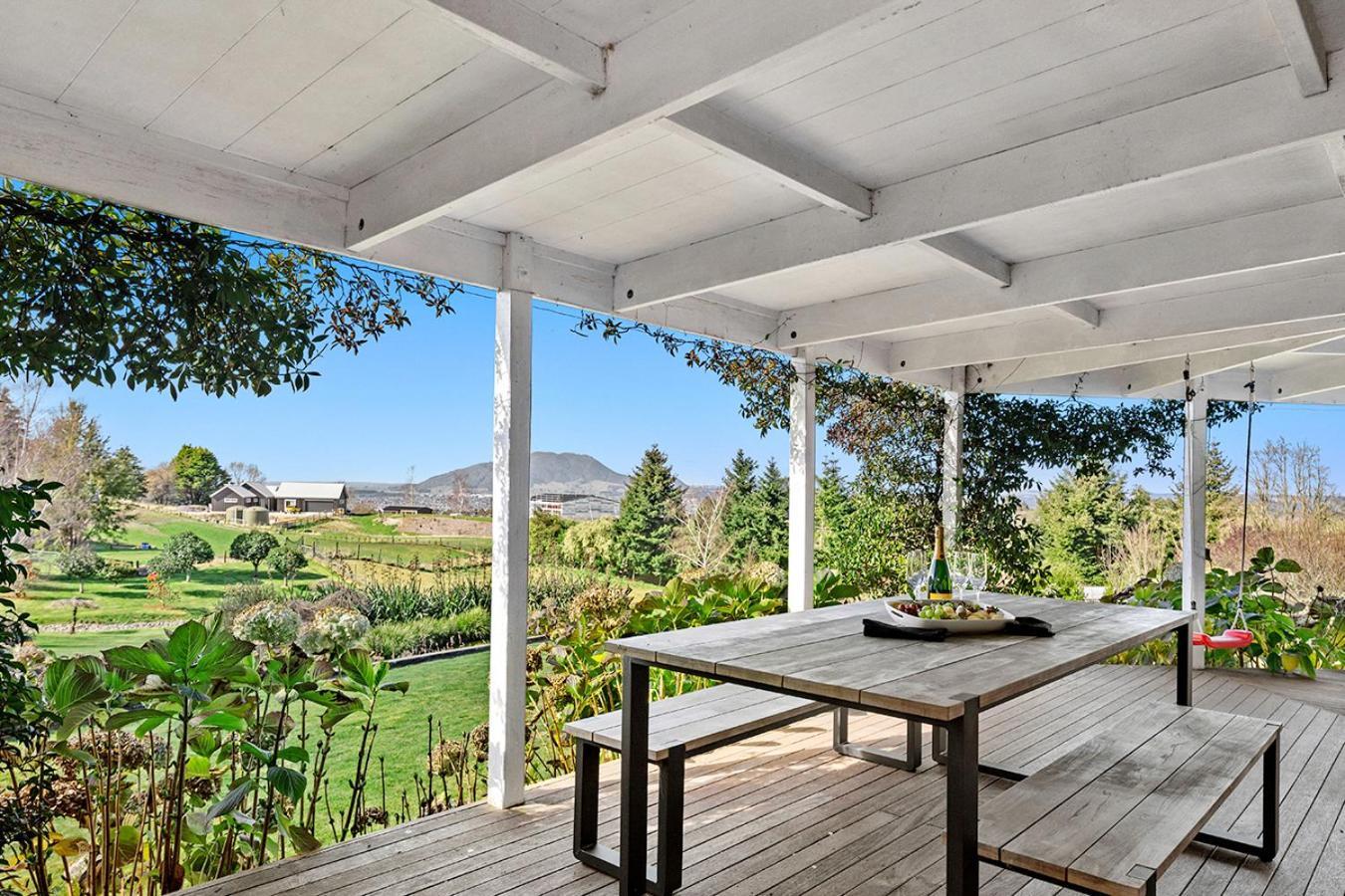 Mountviews Lodge Taupo Ngoại thất bức ảnh