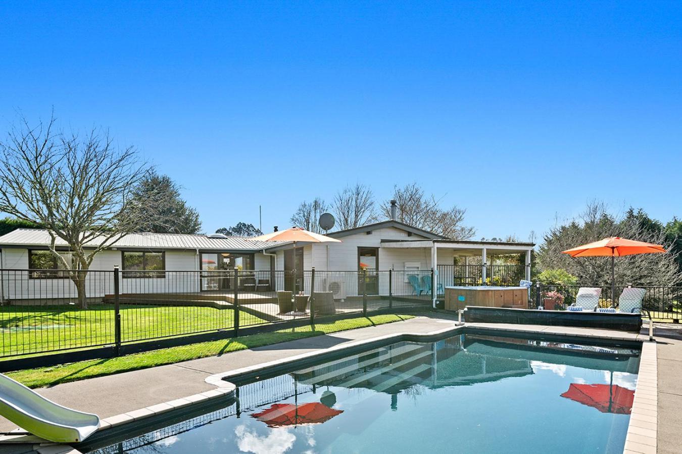 Mountviews Lodge Taupo Ngoại thất bức ảnh