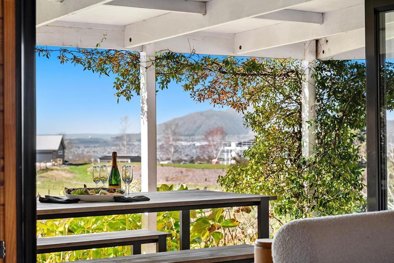 Mountviews Lodge Taupo Ngoại thất bức ảnh